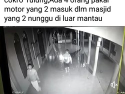 4 Berandal Terekam CCTV Congkel Jendela-Bobol Kotak Amal di Masjid Klaten