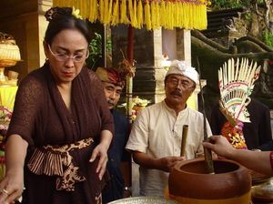 Sukmawati Soekarnoputri Jalani Upacara Pindah Agama Hindu Hari Ini Sukmawati Soekarnoputri Jalani Upacara Pindah Agama Hindu Hari Ini