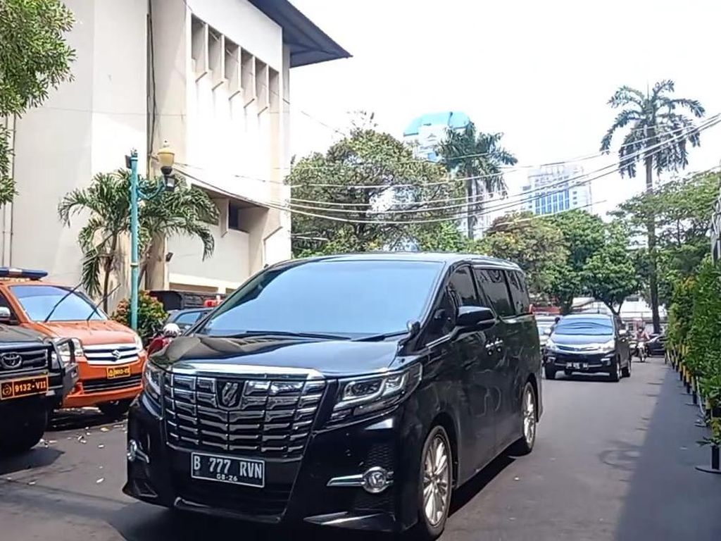 Mobil Rachel Vennya Pakai Pelat Nomor Cantik, Begini Cara Bikin dan Biayanya Mobil Rachel Vennya Pakai Pelat Nomor Cantik, Begini Cara Bikin dan Biayanya