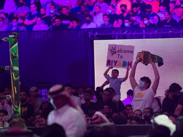 Potret Warga Arab yang Sudah Bebas Party