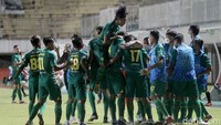 Pertandingan lanjutan BRI Liga 1 seri kedua, Persebaya Surabaya menjamu Persela Lamongan di Stadion Maguwoharjo Sleman, Yogyakarta, Kamis (21/10/2021) malam.