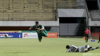 Akankah protes terhadap wasit yang dilayangkan Persebaya mengubah nasib tim Bajul Ijo dalam gelaran BRI Liga 1? Kita tunggu saja berita selanjutnya.
