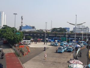 Angkutan Umum di DKI 100% Kapasitas, Penumpang Khawatir Duduk Berdempetan Angkutan Umum di DKI 100% Kapasitas, Penumpang Khawatir Duduk Berdempetan