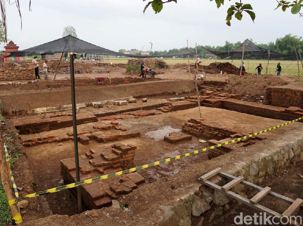 Tempat Pemujaan Ditemukan di Candi Tribhuwana Tunggadewi