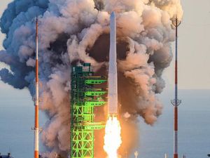 Uji Coba Roket Korsel Picu Perlombaan Senjata dengan Korut Uji Coba Roket Korsel Picu Perlombaan Senjata dengan Korut