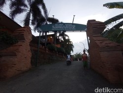 Mengenal Padepokan Anti Galau Milik Ustaz Penumpas Dukun Santet