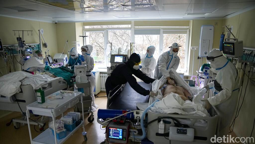 Kesibukan Tenaga Kesehatan Rusia Hadapi Badai Corona
