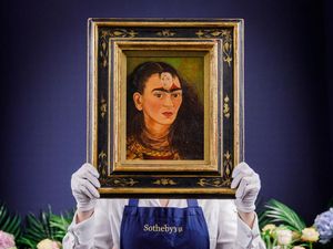 Rekor! Lukisan Potret Frida Kahlo Laku Terjual Rp 496 Miliar Rekor! Lukisan Potret Frida Kahlo Laku Terjual Rp 496 Miliar