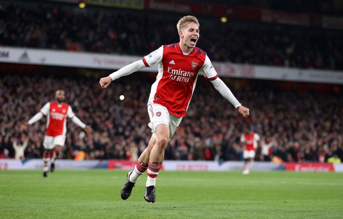 LONDON, ENGLAND - OCTOBER 22: Emile Smith Rowe of Arsenal  celebrates after scoring their teams third goal  during the Premier League match between Arsenal and Aston Villa at Emirates Stadium on October 22, 2021 in London, England. (Photo by Richard Heathcote/Getty Images)