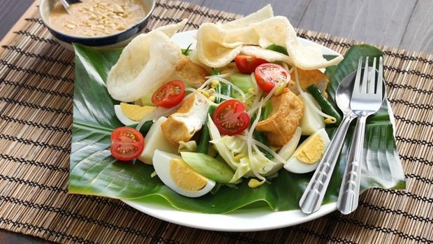 Awas jebakan! bumbu kacang justru banyak mengandung kalori/Foto: food.detik.com