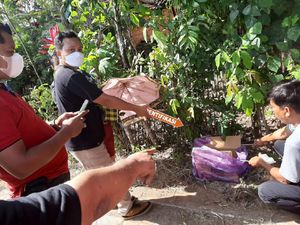 Bayi Laki-laki Dibuang dalam Kardus di Jalan Kampung Trenggalek