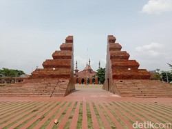 Candi Bentar, Simbol Keakraban Kesultanan Demak-Cirebon