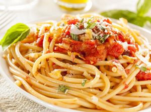 Hindari Konsumsi Makanan Ini di Pesawat