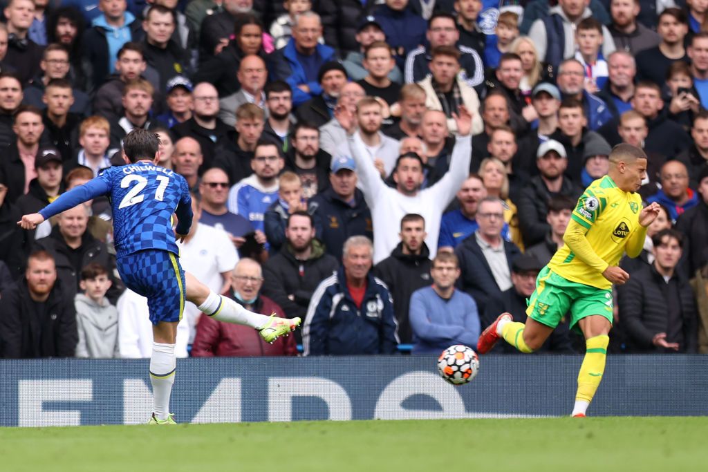 Chelsea LONDON, ENGLAND - OCTOBER 23: Ben Chilwell of Chelsea celebrates with Mason Mount teammates after scoring their side's fourth goal during the Premier League match between Chelsea and Norwich City at Stamford Bridge on October 23, 2021 in London, England. (Photo by Shaun Botterill/Getty Images)