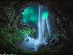 Karya Jawara Kontes Foto Panorama 2021 Menghipnotis Mata