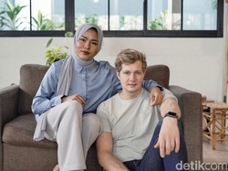 Cerita Wanita Jawa Viral Dinyinyirin karena Dinikahi Bule Balas dengan Prestasi