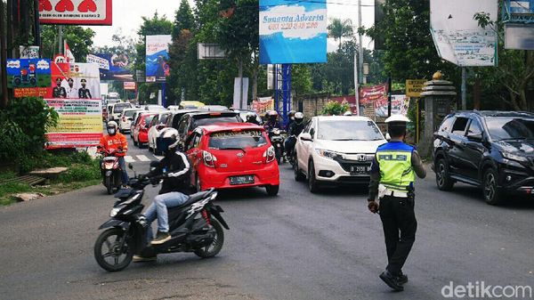 Gokil! Lembang Dijejali Wisatawan yang Haus Liburan