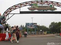 Warga Kecewa Tak Bisa Masuk Ragunan, Belum Daftar Online-KTP Non DKI