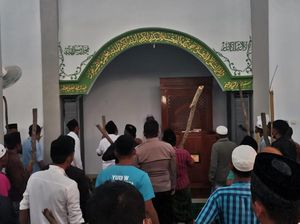 Penusuk Kiai di Sampang Akan Jalani Tes Kejiwaan Penusuk Kiai di Sampang Akan Jalani Tes Kejiwaan