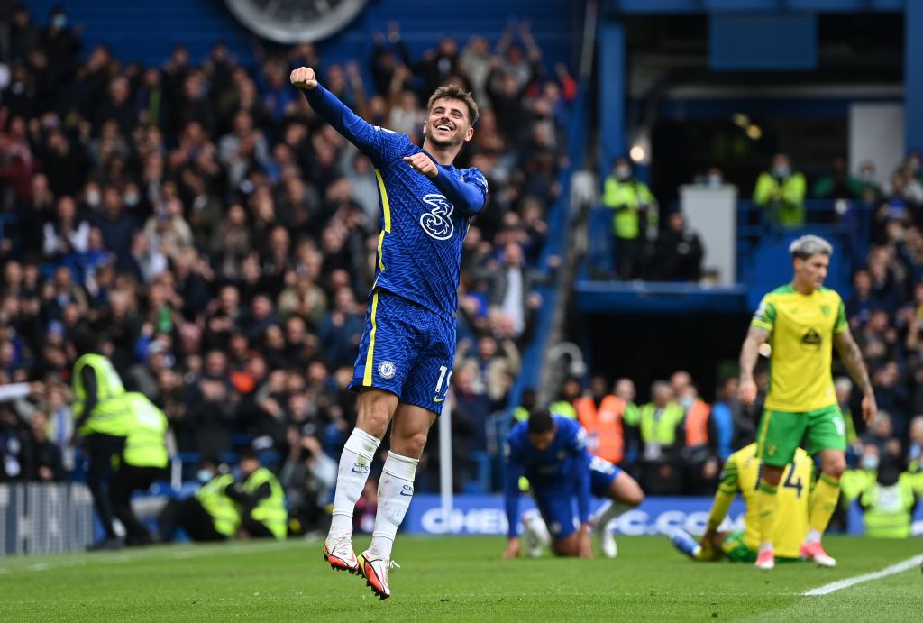 LONDON, ENGLAND - OCTOBER 23: Mason Mount of Chelsea celebrates after scoring their side's seventh goal and his hat-trick during the Premier League match between Chelsea and Norwich City at Stamford Bridge on October 23, 2021 in London, England. (Photo by Shaun Botterill/Getty Images)