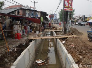 Pembangunan Saluran Air Jalan Pekayon Bekasi Terus Digenjot