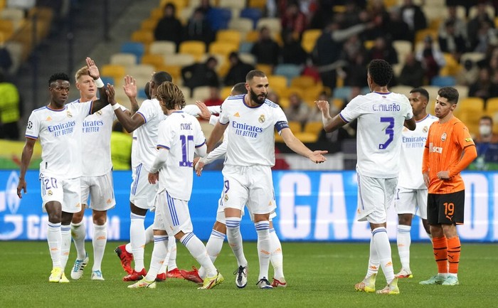 Real Madrids players celebrate after scoring their sides opening goal during the Champions League group D soccer match between Shakhtar Donetsk and Real Madrid at the Olympiyskiy stadium in Kyiv, Ukraine, Tuesday, Oct. 19, 2021. (AP Photo/Efrem Lukatsky)