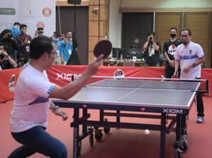 Buka UAH Super Series, Ridwan Kamil Adu Tenis Meja Vs Ustaz Adi Hidayat