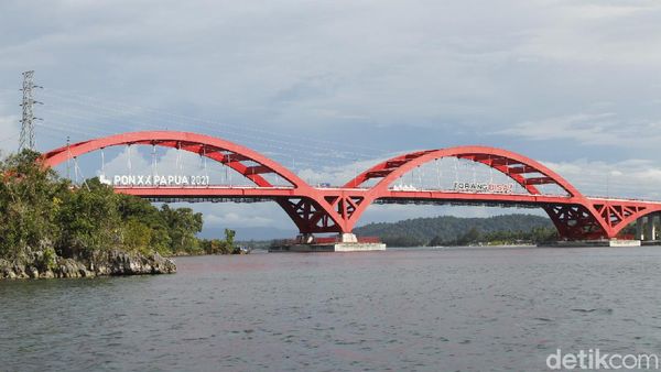 Potret Megahnya Jembatan Youtefa di Papua yang Bikin Bangga!