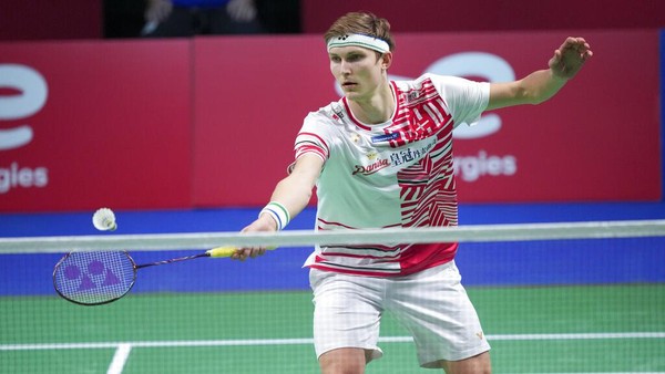 Denmarks Viktor Axelsen returns the shuttlecock to Indonesias Anthony Sinisuka Ginting during a mens single match in the Thomas Cup mens team Badminton semifinal match between Denmark and Indonesia, in Aarhus, Denmark, Saturday Oct. 16, 2021. (Claus Fisker/Ritzau Scanpix via AP)