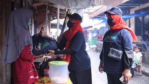 Relawan Kawan Sandi Bagi-bagi Sembako