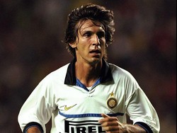 Ini adalah Andrea Pirlo semasa di Inter Milan pada periode 1998–2001. (Foto: Getty Images/Clive Brunskill)