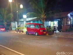 Satu Rekannya Terserempet, Gerombolan Pemotor Rusak Angkot Cianjur
