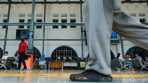 Asyik, Anak Usia 12 Tahun Kini Boleh Naik Kereta Api