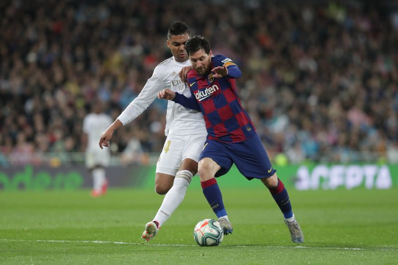 Barcelona vs Madrid MADRID, SPAIN - MARCH 01: Lionel Messi (R) of FC Barcelona competes for the ball with Carlos Casemiro (L) of Real Madrid CF during the Liga match between Real Madrid CF and FC Barcelona at Estadio Santiago Bernabeu on March 01, 2020 in Madrid, Spain. (Photo by Gonzalo Arroyo Moreno/Getty Images)
