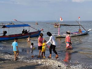 Begini Ramainya Pantai Kenjeran Saat Akhir Pekan Begini Ramainya Pantai Kenjeran Saat Akhir Pekan