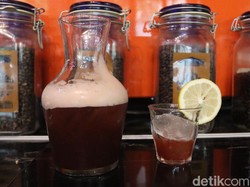 Hilangkan Dahaga dengan Seruput Coffee Cocktail yang Dingin Harum Ini