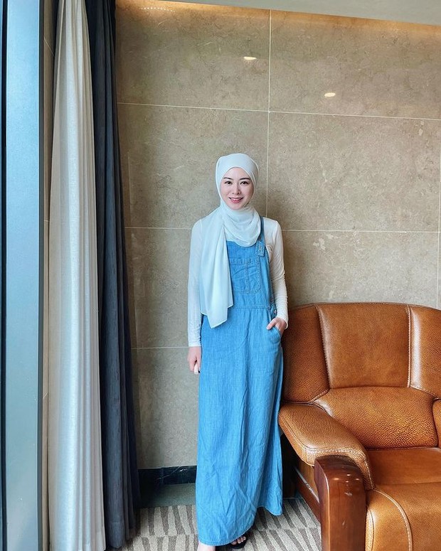 Fashion hijab ala Ayana Moon