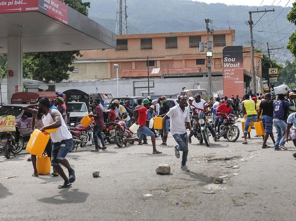 Haiti Krisis BBM! Warga Ngamuk Bakar Ban-Blokir Jalan