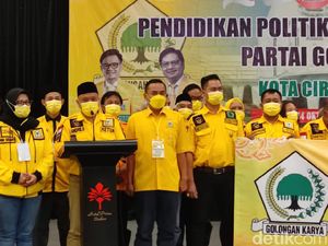 Golkar Kota Cirebon Deklarasikan Airlangga Jadi Capres 2024 Golkar Kota Cirebon Deklarasikan Airlangga Jadi Capres 2024