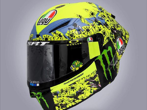 Helm Spesial Rossi di Balapan Kandang Terakhir
