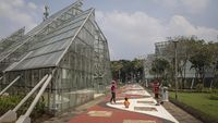 Kembali Dibuka, Begini Suasana di Taman Jakarta Saat Akhir Pekan