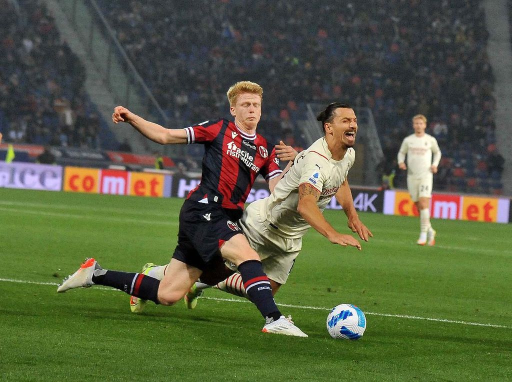 Dua Gol Ibrahimovic Lawan Bologna: Satu ke Gawang Sendiri Dua Gol Ibrahimovic Lawan Bologna: Satu ke Gawang Sendiri