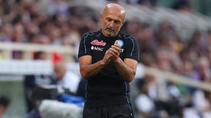 FLORENCE, ITALY - OCTOBER 03: Luciano Spalletti manager of SSC Napoli gestures during the Serie A match between ACF Fiorentina v SSC Napoli  at Stadio Artemio Franchi on October 3, 2021 in Florence, Italy.  (Photo by Gabriele Maltinti/Getty Images)