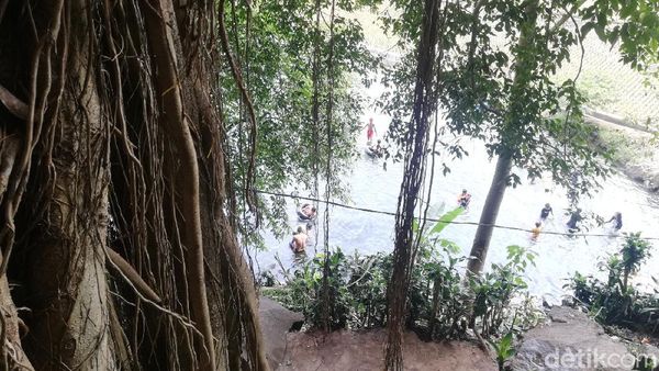 Mandi With A View di Mata Air Cikandung