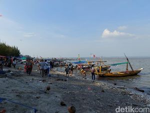 Warga Jubeli Pantai Kenjeran Saat Weekend, Tapi Banyak yang Tak Pakai Masker Warga Jubeli Pantai Kenjeran Saat Weekend, Tapi Banyak yang Tak Pakai Masker