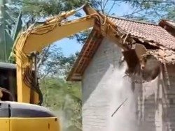 Pernikahan Tak Harmonis di Trenggalek Berujung Pembongkaran Rumah