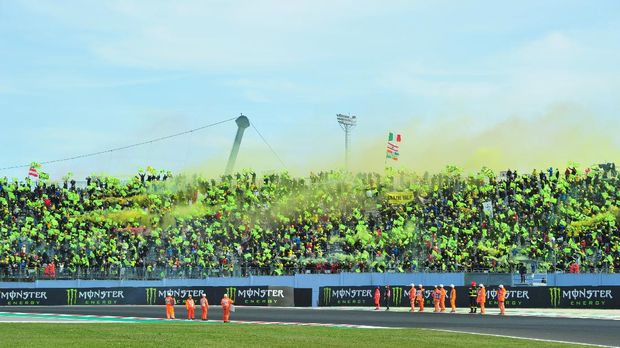 MotoGP - Emilia Romagna Grand Prix - Misano World Circuit Marco Simoncelli, Misano, Italy - October 24, 2021 Valentino Rossi fans REUTERS/Jennifer Lorenzini