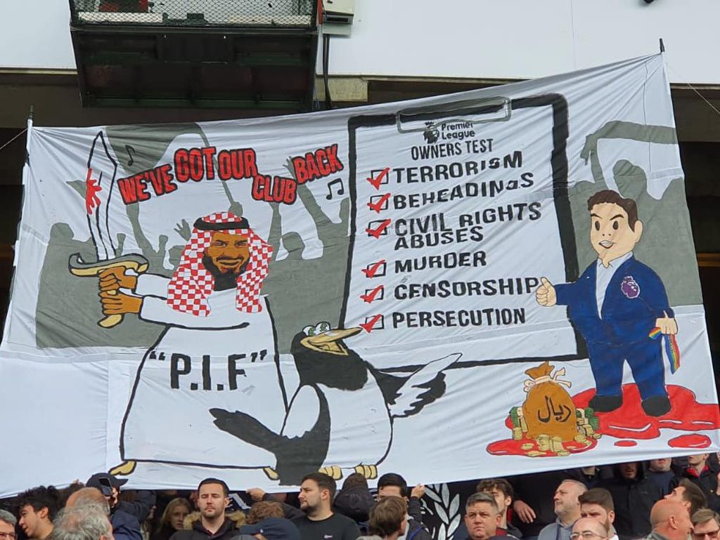 Newcastle Tandang ke Palace, Disambut Banner Anti-PIF Newcastle Tandang ke Palace, Disambut Banner Anti-PIF