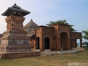 Menara Sunan Kudus Tapi Bukan di Kudus, Eh, Gimana?
