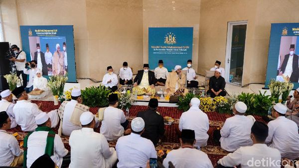 Saat Airlangga hingga Yusuf Mansur Maulidan di Masjid DPP Golkar